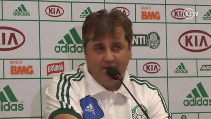 Wesley sai vaiado e Valdivia entra aplaudido, Kleina comenta