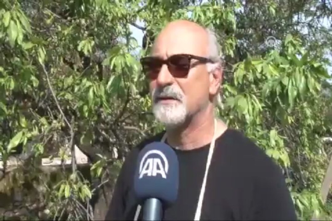 Mevsimin ilk bademi toplandı