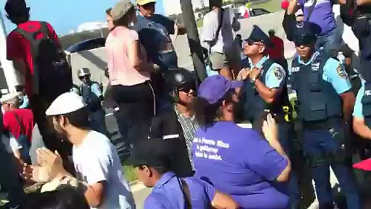 Marcha a favor de retener el Aeropuerto LMM