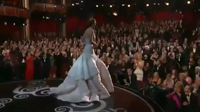 Jennifer Lawrence falls on stage going to accept Oscar award - Oscars 2013