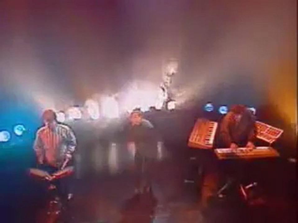 2. Les Inconnus - Isabelle a les Yeux Bleus