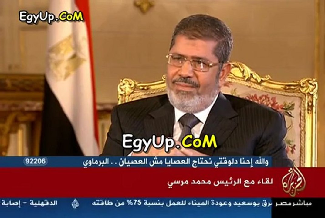 لماذا بكى الرئيس مرسى و تعليقه على وظيفة ابنه فى الطيران