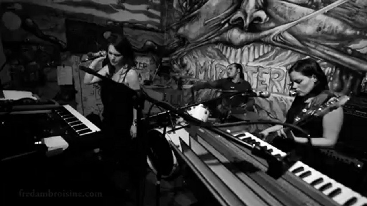 Crimson Muddle - La Rousalka 1 (Alternate Mix 2012)