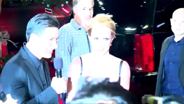 Britney Spears dévoile ses cheveux bruns à une soirées pour les Oscars