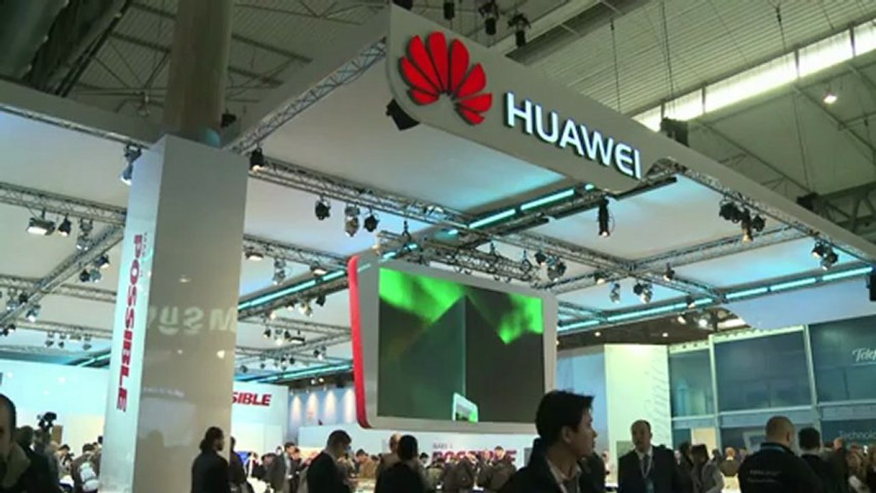 Handy-futter und hundefutter: mobil-messe in barcelona