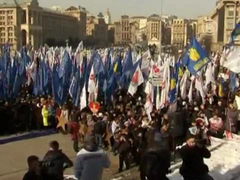 Оппозиция вышла с требованием отставки Януковича