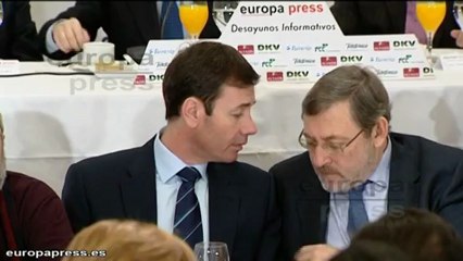 Rubalcaba dice a Merkel que "tome nota" de Italia