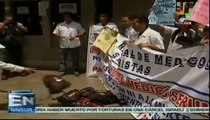 Protestan médicos peruanos por el pago de un bono prometido