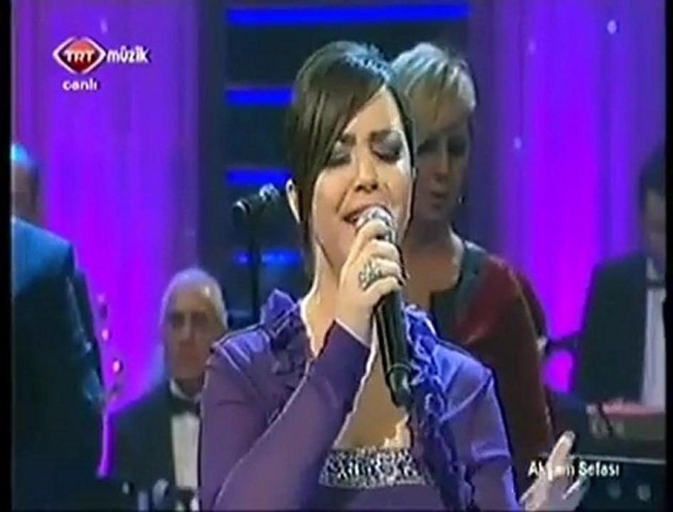 Esra İçöz ~  Dolaşsam Dünyayı Devran Eylesem