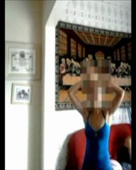 Vídeo: padre recebe e beija duas moças na casa paroquial