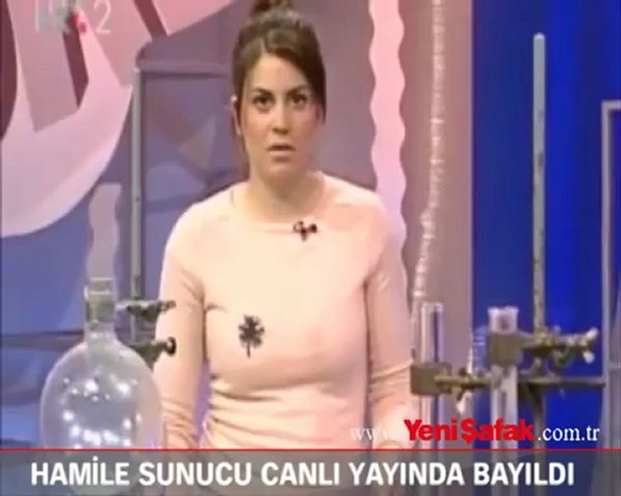 Hamile sunucu canlı yayında bayıldı