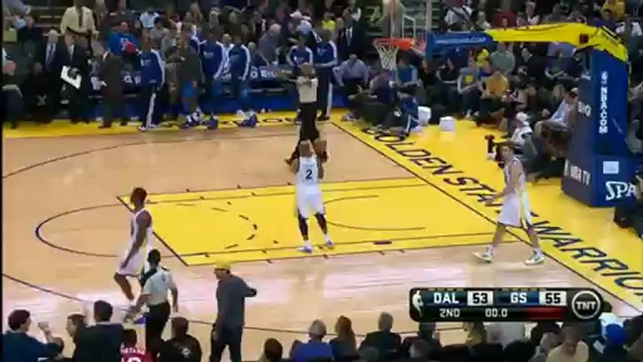 Funny Vince Carter Fake Injury with a slam dunk