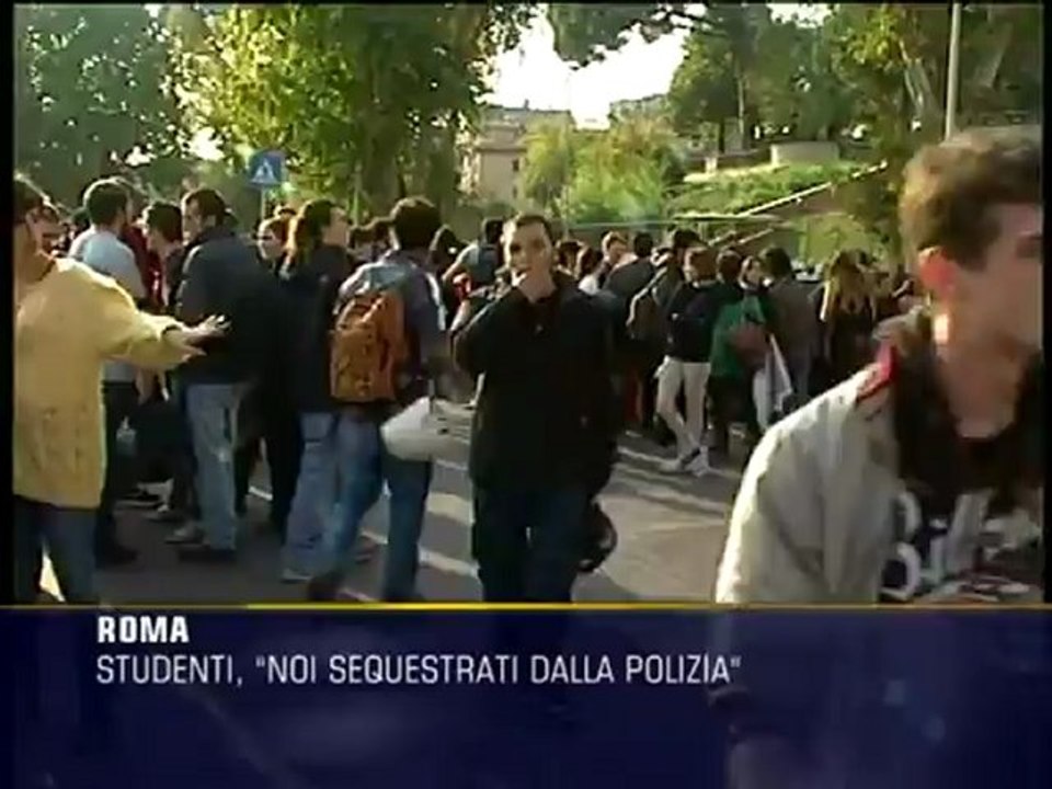 Studenti, "noi sequestrati dalla Polizia"