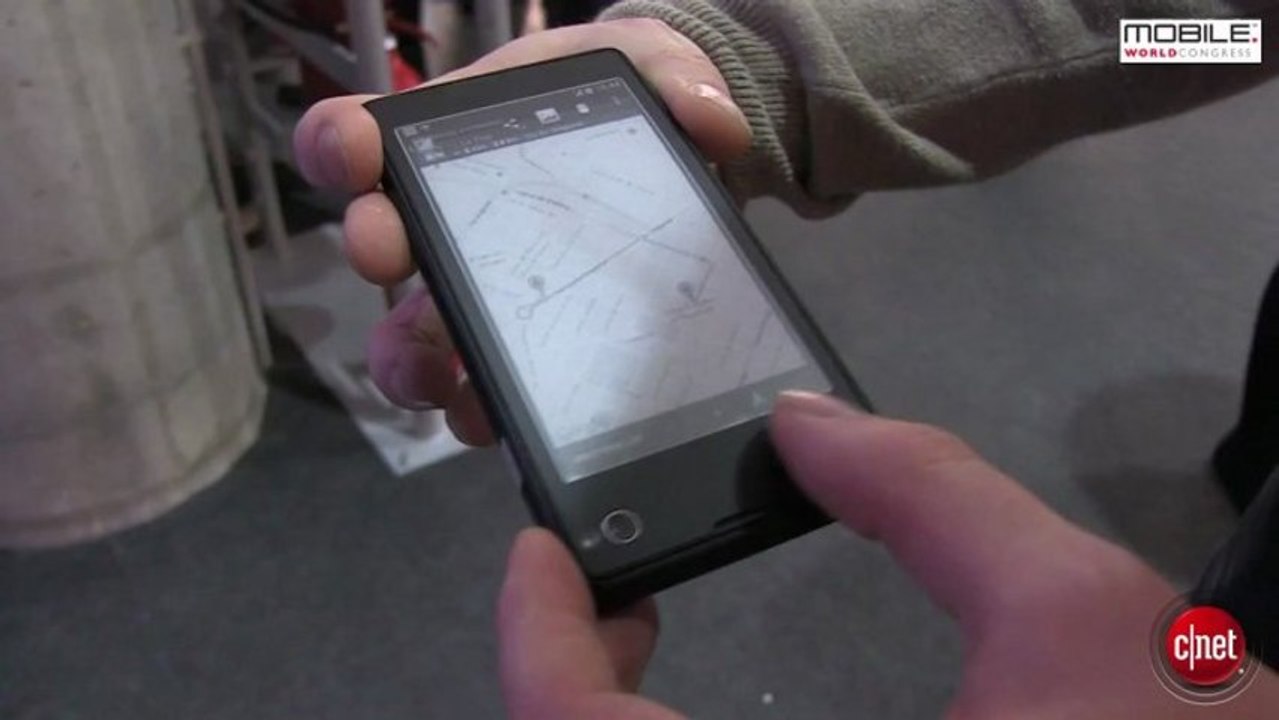 MWC 2013 : YotaPhone, le smartphone doté d'un 2e écran à encre électronique