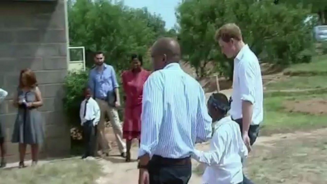 Harry coloca a mão na massa