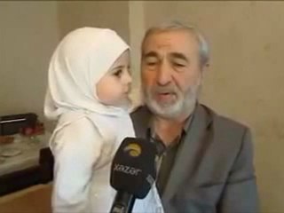 الطفلة التركية المعجزة التي تقرأ القران باتقان