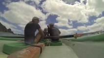 Onda violenta faz barco se chocar contra lancha na Nova Zelândia