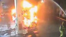 Caminhão-tanque explode em posto de gasolina na Austrália e fere motorista