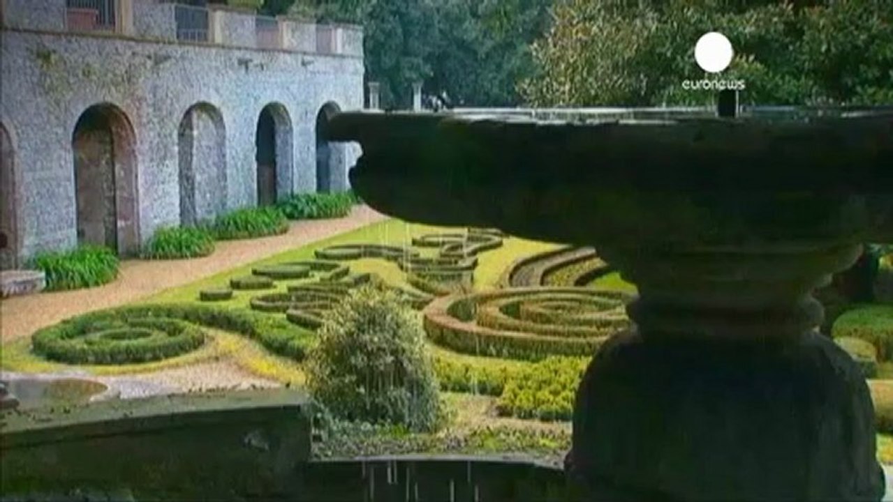 Ultimo saluto a Benedetto XVI prima del ritiro dal...