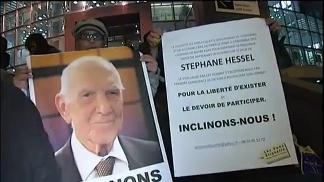 Hommage à Stéphane Hessel à la Bastille
