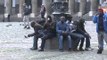Napoli - La protesta degli immigrati di Pianura a Palazzo San Giacomo 2 (27.02.13)