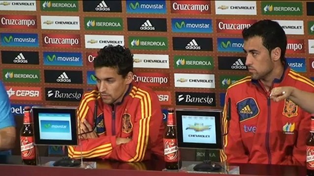 Busquets y Navas defienden el estilo y las decisiones de Del Bosque