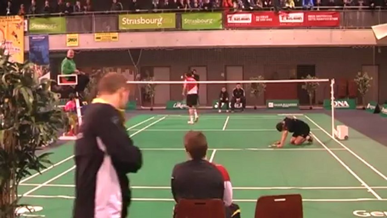 Découvrez l'incroyable point de badminton de Julien Maio