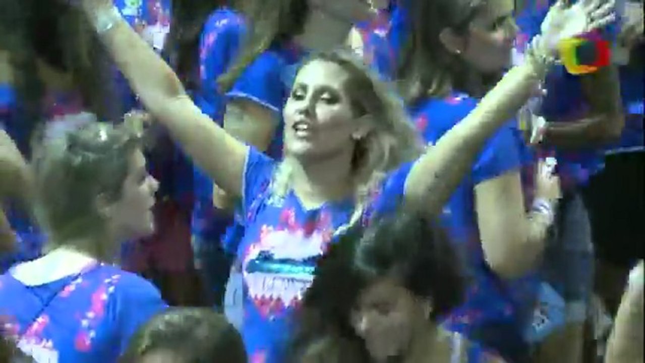 Praieiro por Tuca Fernandes Carnaval 2013