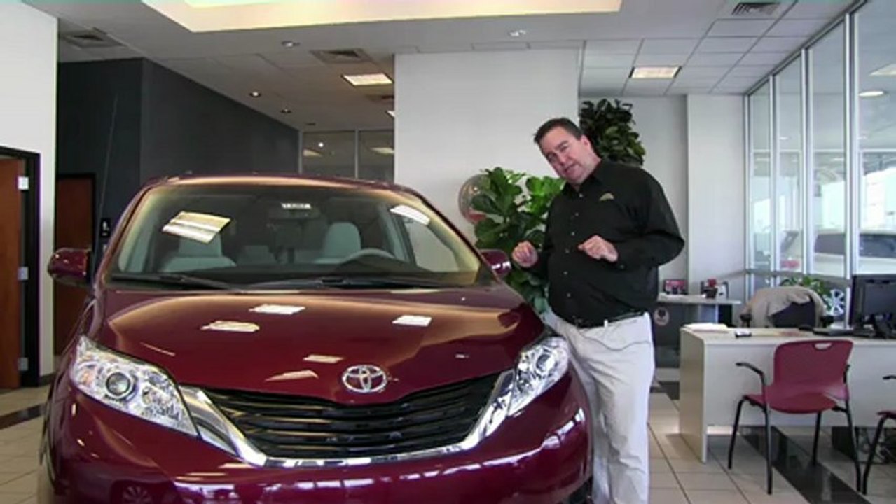 2013 Toyota Sienna in Burns Harbor and Valparaiso, IN