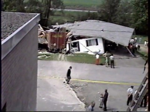 St-Joseph Beauce maison détruite par un camion de bière. La maison de M, Georges Lessard