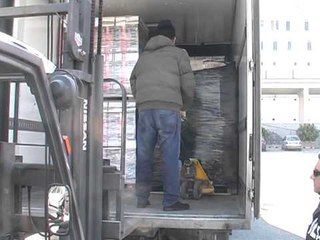 Napoli - Sequestro sigarette al porto 1 (28.02.13)