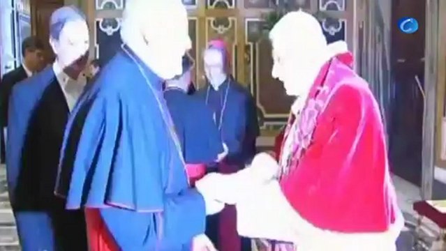 Benedicto XVI se despide de los Cardenales