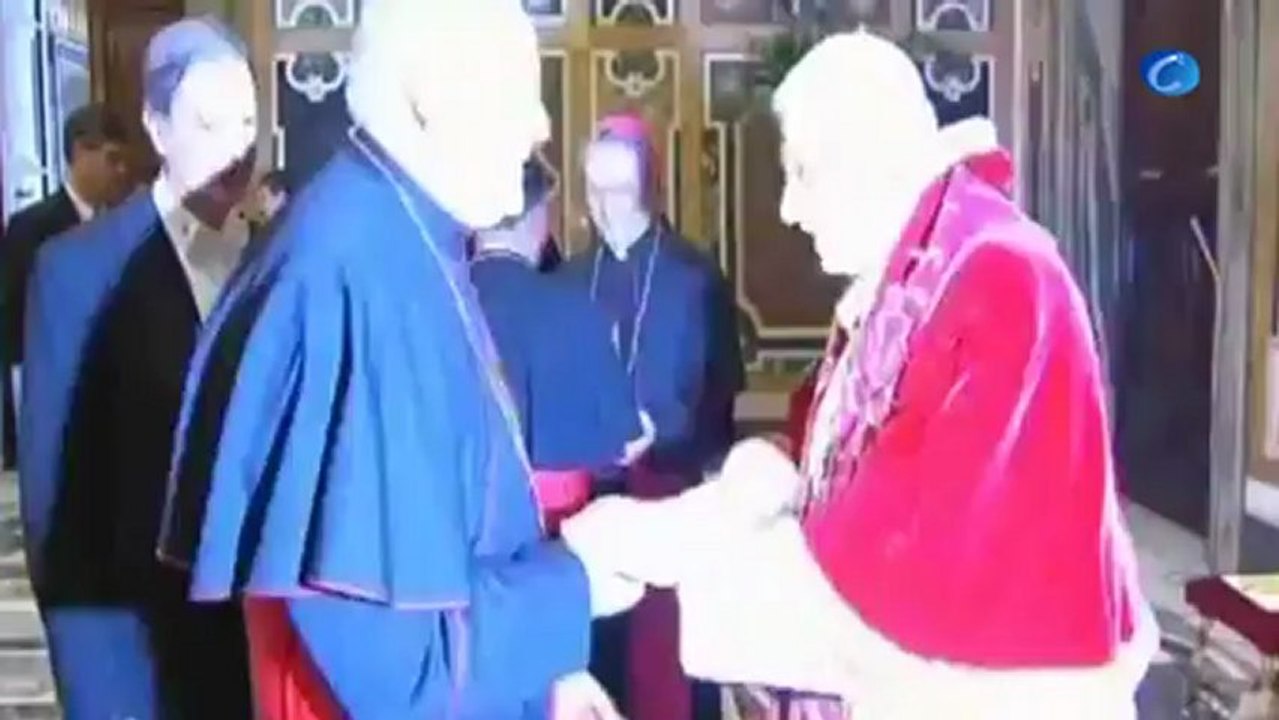 Benedicto XVI se despide de los Cardenales