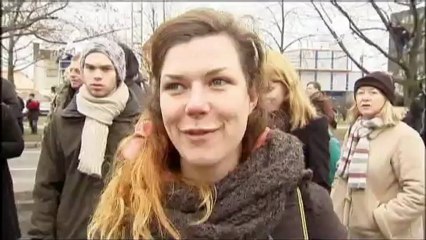 Protesters protect Berlin Wall gallery from demolition