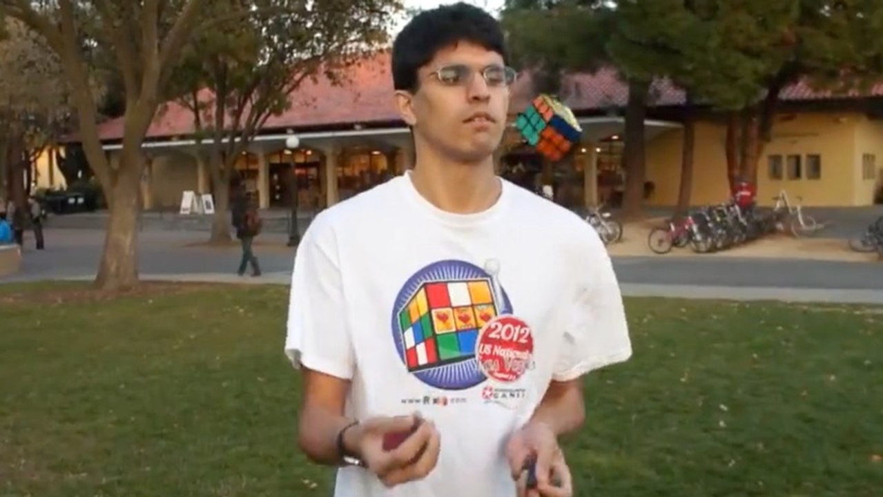 Rubik's Cube Solved while Juggling