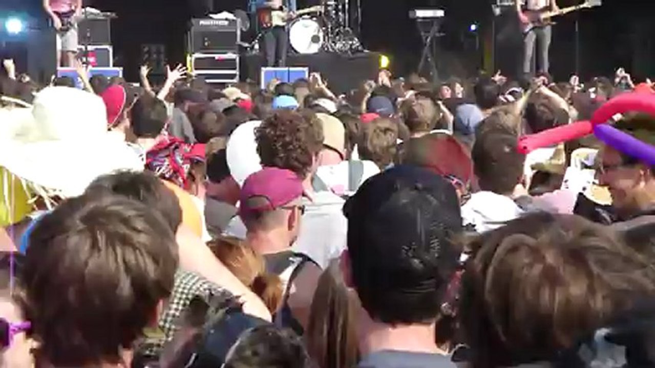 Two Door Cinema Club ( what you know )