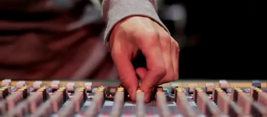 Mala ft. Danay Suarez - Noche Sueños - Intimate Performance