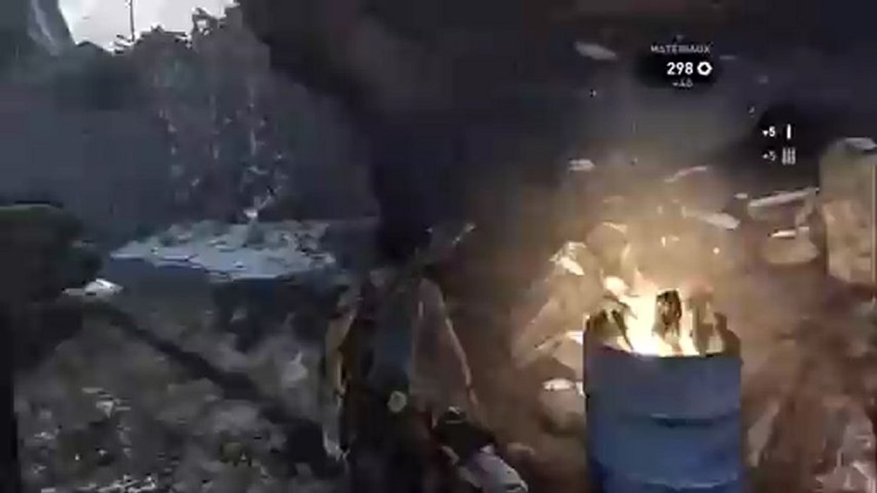 Tomb Raider - Lara Croft fait parler les armes (arc, pistolet et fusil d'assaut)