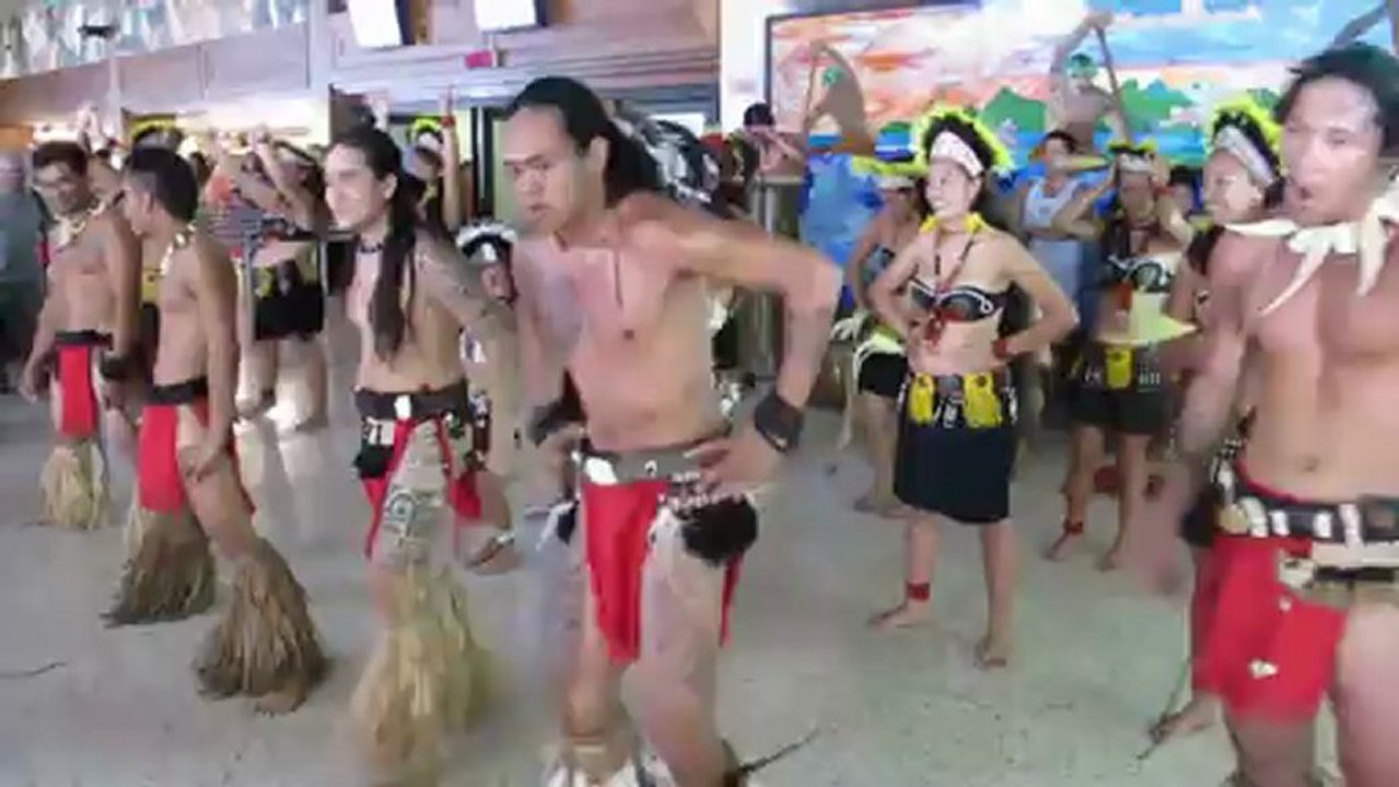 Danse polynésienne à l'aéroport de Faa'a le 28 octobre 2012