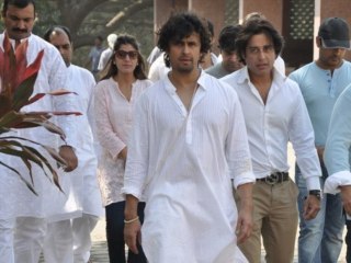 B town Pays Condolences To Sonu Nigams Mother