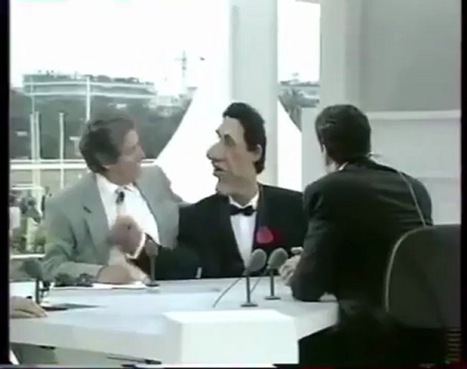 Stallone face á sa marionette les guignols