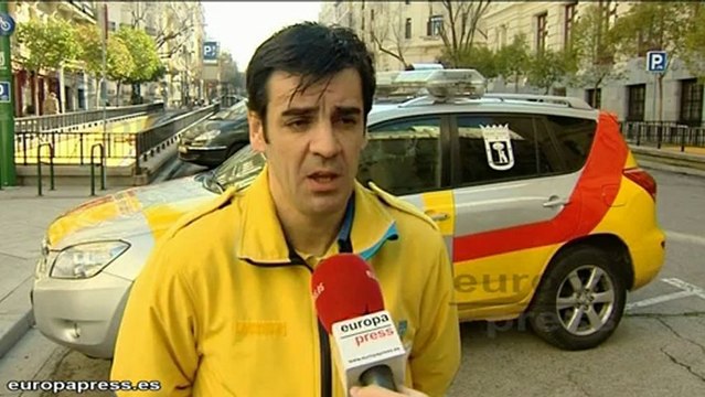 Heridos tras precipitarse siete metros con su coche