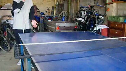 Rebond Balle de ping-pong dans une boîte (3)