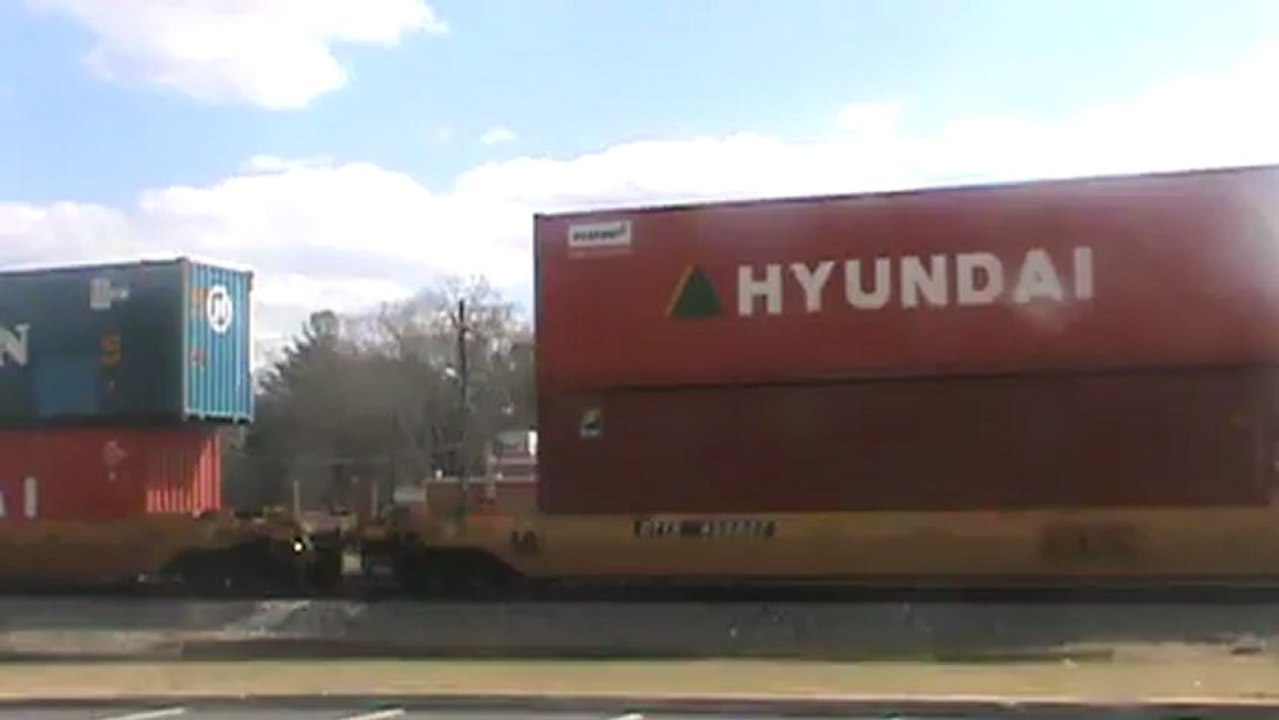 Norfolk Southern and Union Pacific train race through Austell Ga.