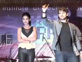 Neil and Sonal promote 3G at college