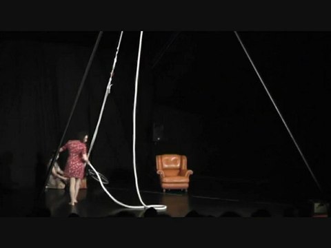 Les-Retro-Cyclettes-spectacle-cirque-velo-acrobatique-corde-lisse