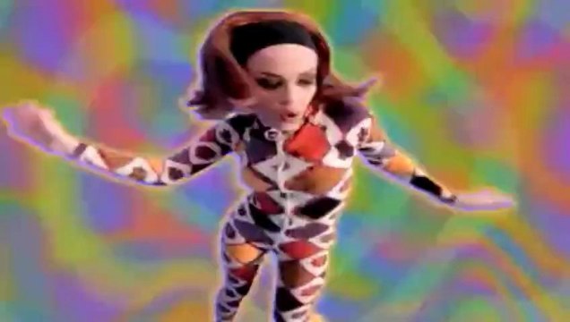 Deee Lite - Groove Is In The Heart (1990)