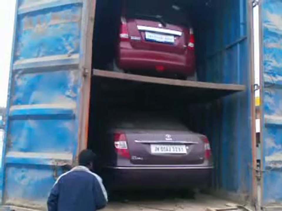 MANZA CAR LOADING BY C L S PACKERS & MOVERS JAMSHEDPUR