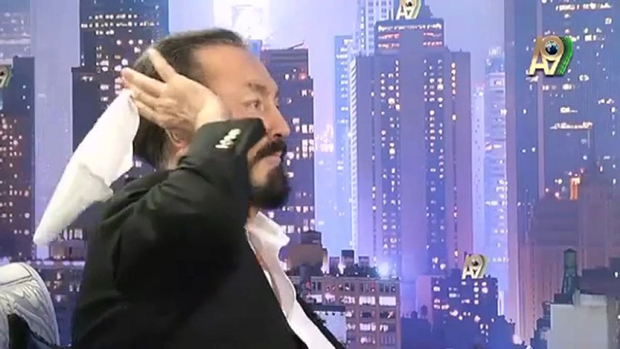 Adnan Oktar: "Müzik dinlemek haram değildir"