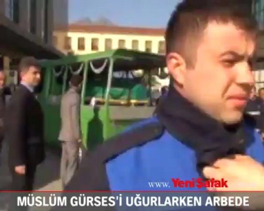 Müslüm Gürses'i uğurlarken arbede